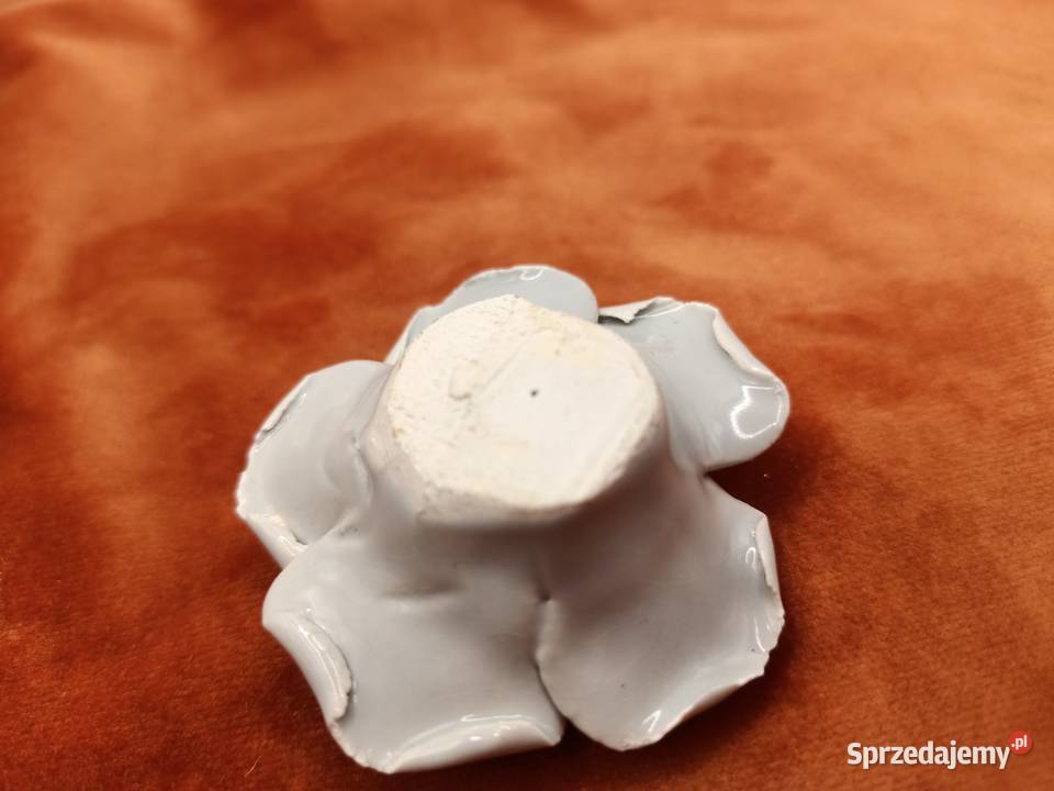 Figurka piękna ceramiczna róża w szarości Porcelana i szkło Zamość