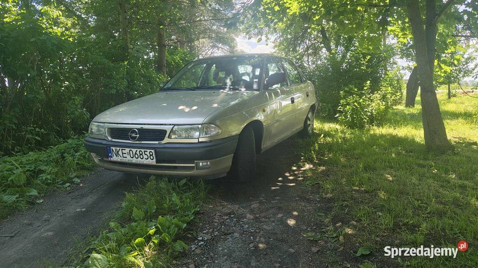 Sprzedam samochód Sedan / Limuzyna sprzedam
