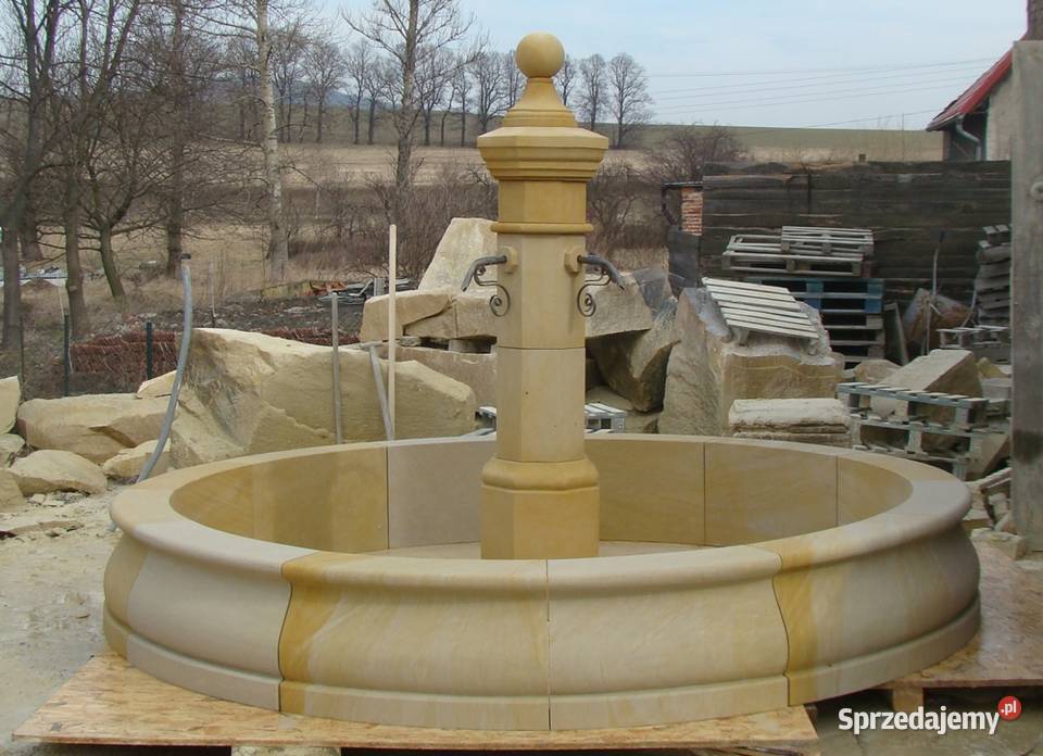 Oryginalna i stylowa fontanna z piaskowca Kamienna Góra