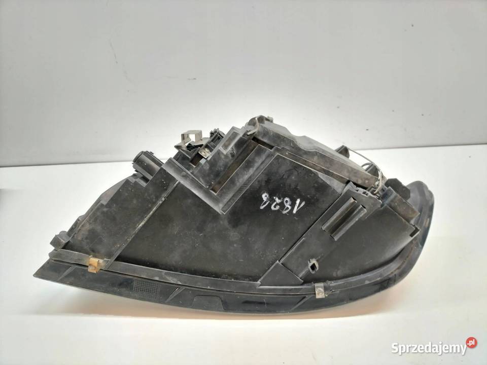 LAMPA PRZÓD PRAWA EU 30698886 Volvo V50 I