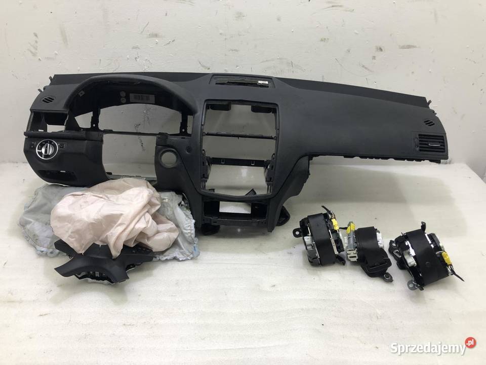 DESKA KOKPIT AIRBAG PASY MERCEDES W204 EUROPA