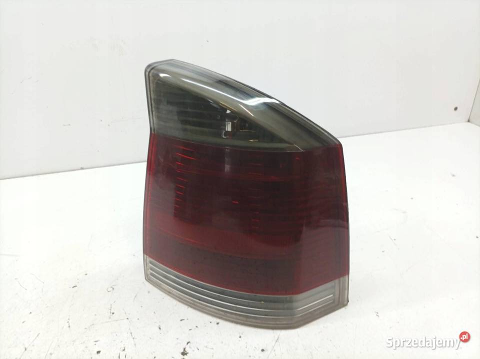 LAMPA TYŁ PRAWA LIFT Opel Vectra III 20022008 C Rok produkcji 2006