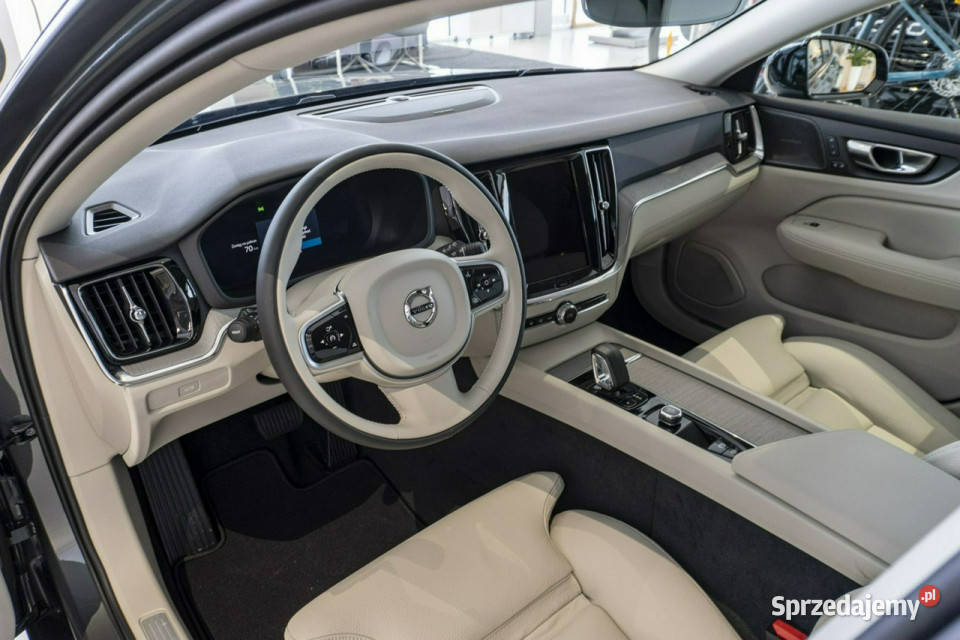 Volvo V60 Plus Dark B4 Mild hybrid Benzyna 197 zielony łódzkie Łódź