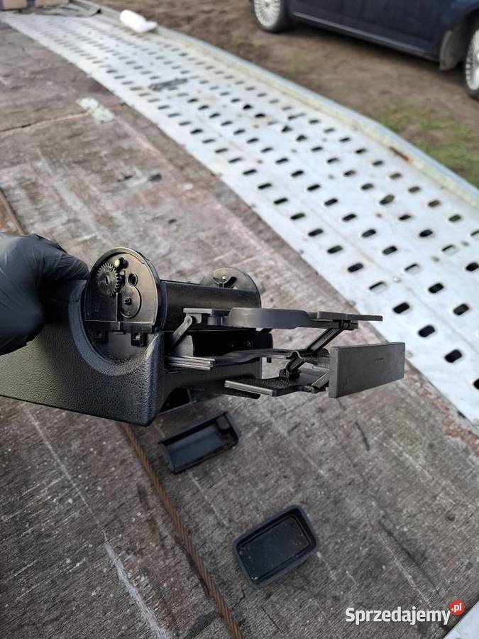 Tunel środkowy uchwyt na napoje popielniczka VW