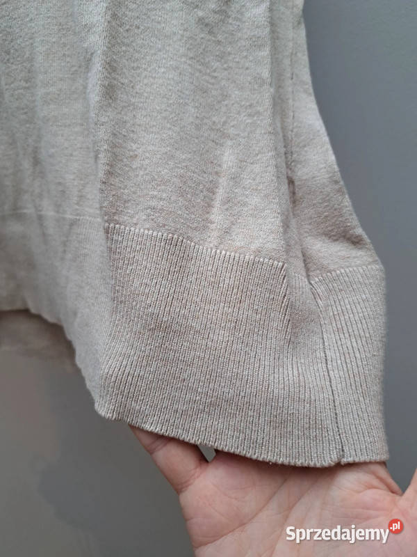 Beżowy sweter Look z dekoltem V rozmiar M New Look sprzedam