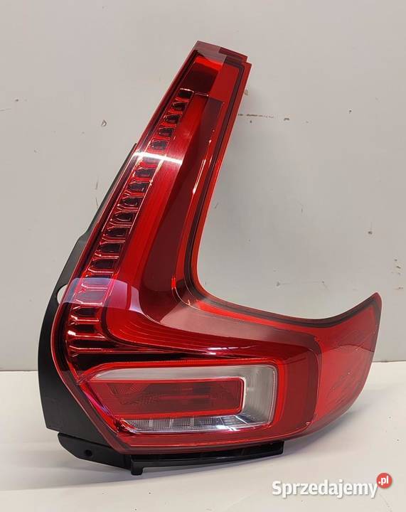 VOLVO XC40 LAMPA PRAWY TYŁ 31446791