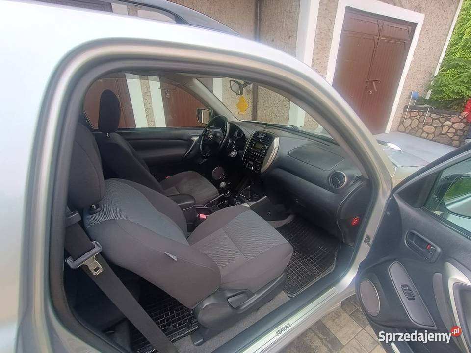 Sprzedam Toyotę rav4 Szkody