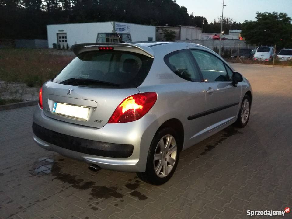 Peugeot 207 16 HDI 2006 Rok produkcji 2006 Brodnica
