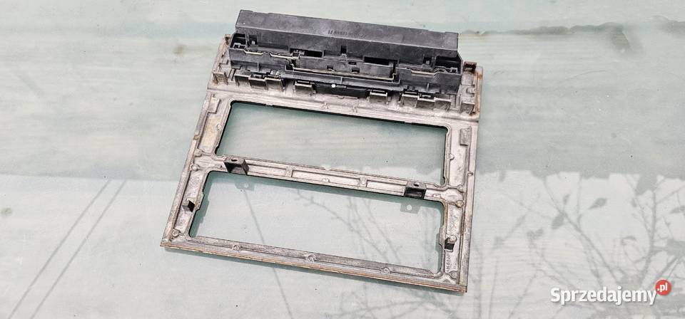 Ramka radia mercedes w210 elegance 2106830508 sprzedam