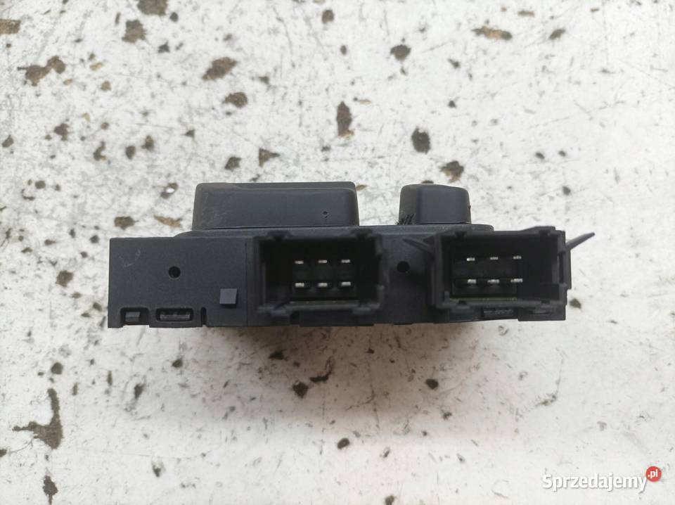 MODUŁ PRZŁĄCZNIK FOTELA 98225344XT Peugeot 2008 Rok produkcji 2024