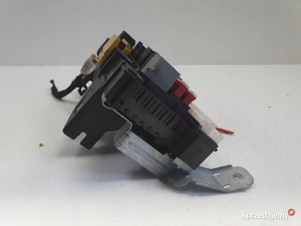 Mercedes W212 SKRZYNKA BEZPECZNIKÓW Moduł Skrzynki bezpieczników sprzedam