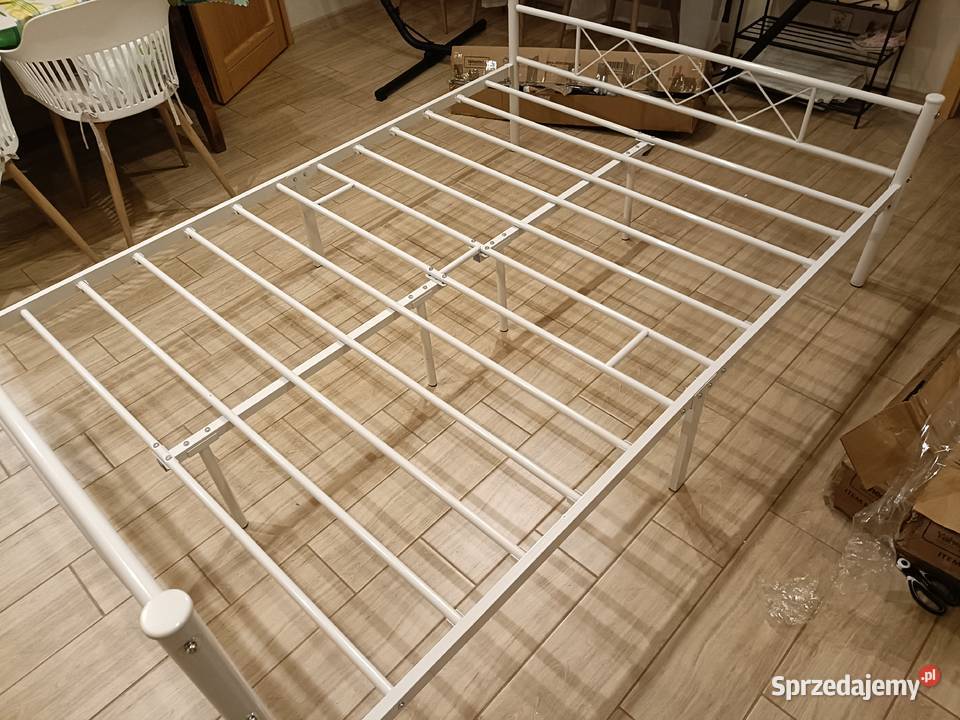 Metalowa rama łóżka