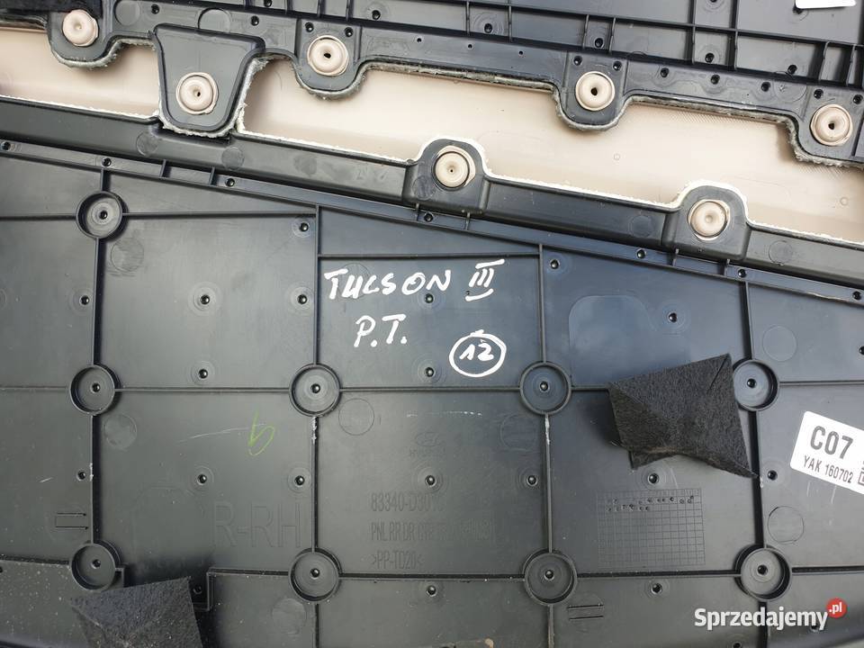 Hyundai Tucson III TYLNY BOCZEK DRZWI PRAWY TYŁ Tapicerki samochodowe Rudka