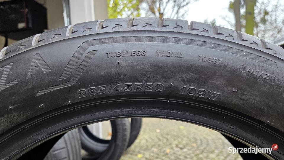 Bridgestone Alenza 001 28545 R20 4 DOT 2623 6869 lato