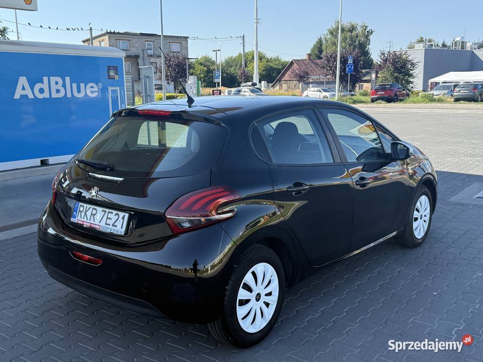 Peugeot 208 10 50 kW 2015 niski przebieg 35 000 Rok produkcji 2015 Krosno sprzedam