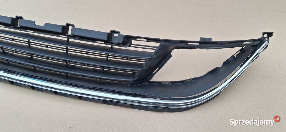 PEUGEOT 308 T9 KRATKA ZDERZAKA ŚRODKOWA CHROM sprzedam