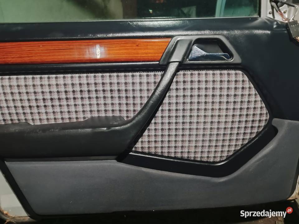 BOCZEKI DRZWI CZARNY MERCEDES W124 KOMBI Pozostałe Aleksandrów Łódzki