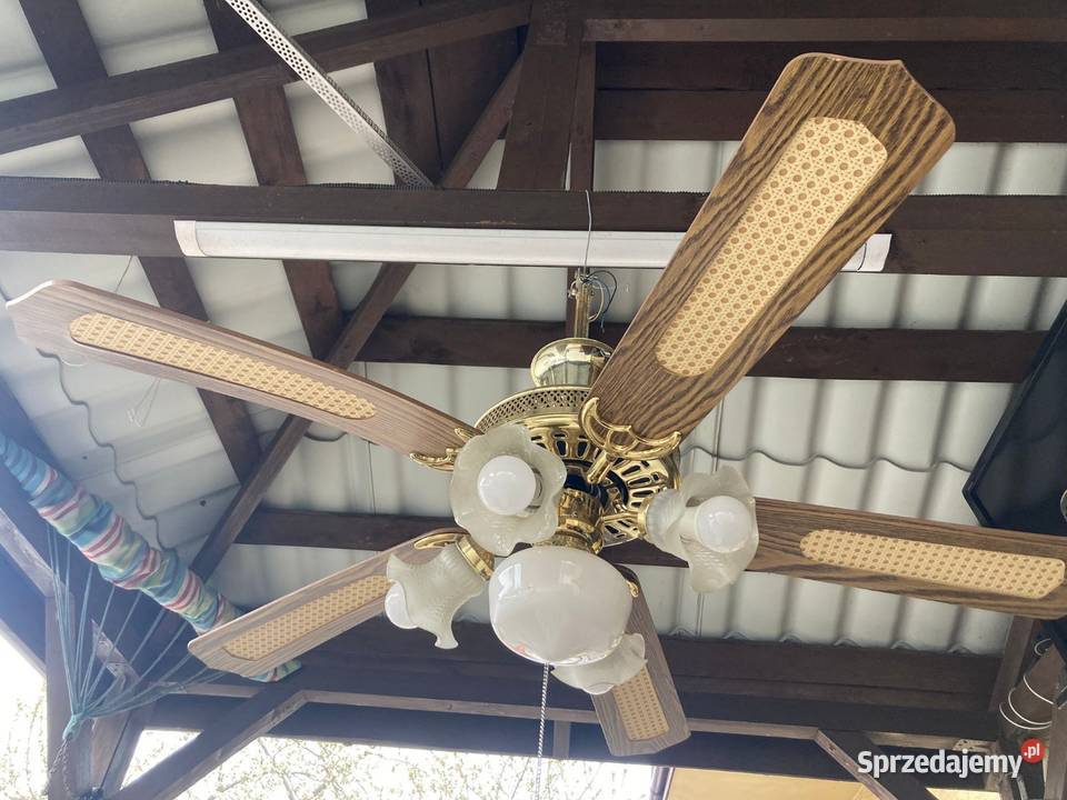 Żyrandol z funkcją wentylatora