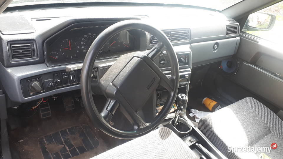 Volvo 940 23 16V 1990 światła przeciwmgielne Celestynów