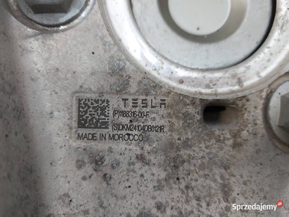 TESLA MODEL Y 2024r ZWROTNICA PRAWA PRZÓD