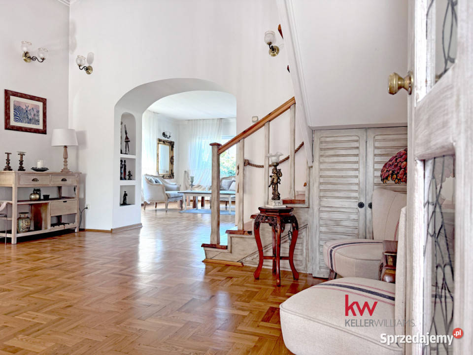 sprzedaży domu wolnostojącego 280m2 Janów