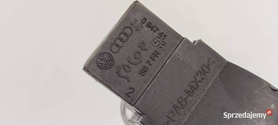 AUDI Q3 8U LAMPKA KABINY 3B0947415B