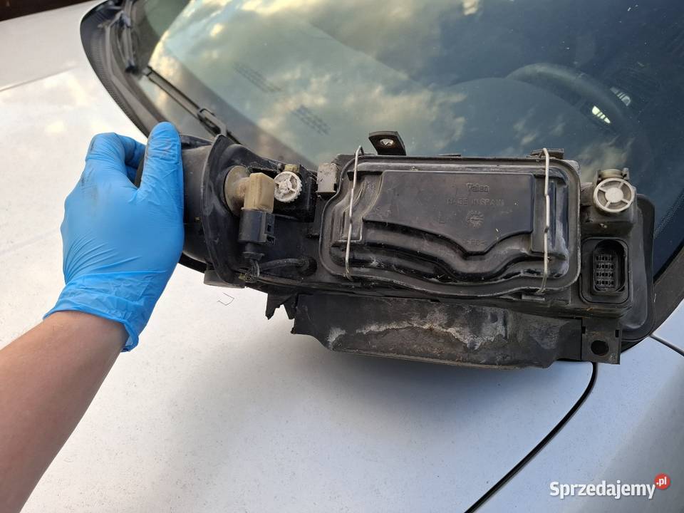 Lampa lewa lewy przód Seat Toledo II Leon I Przyborów