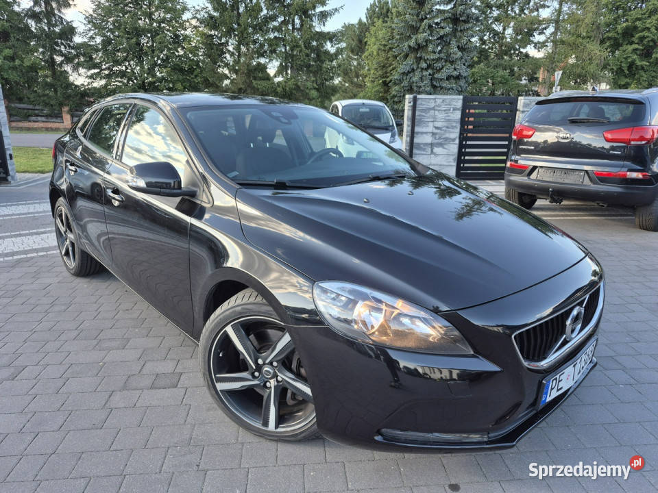 Volvo V40 15 benzyna lift automat navi LED 118