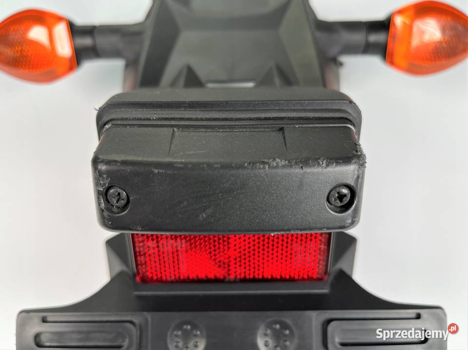 SUZUKI GSR 750 1116 Mocowanie tablicy kierunki Elementy nadwozia