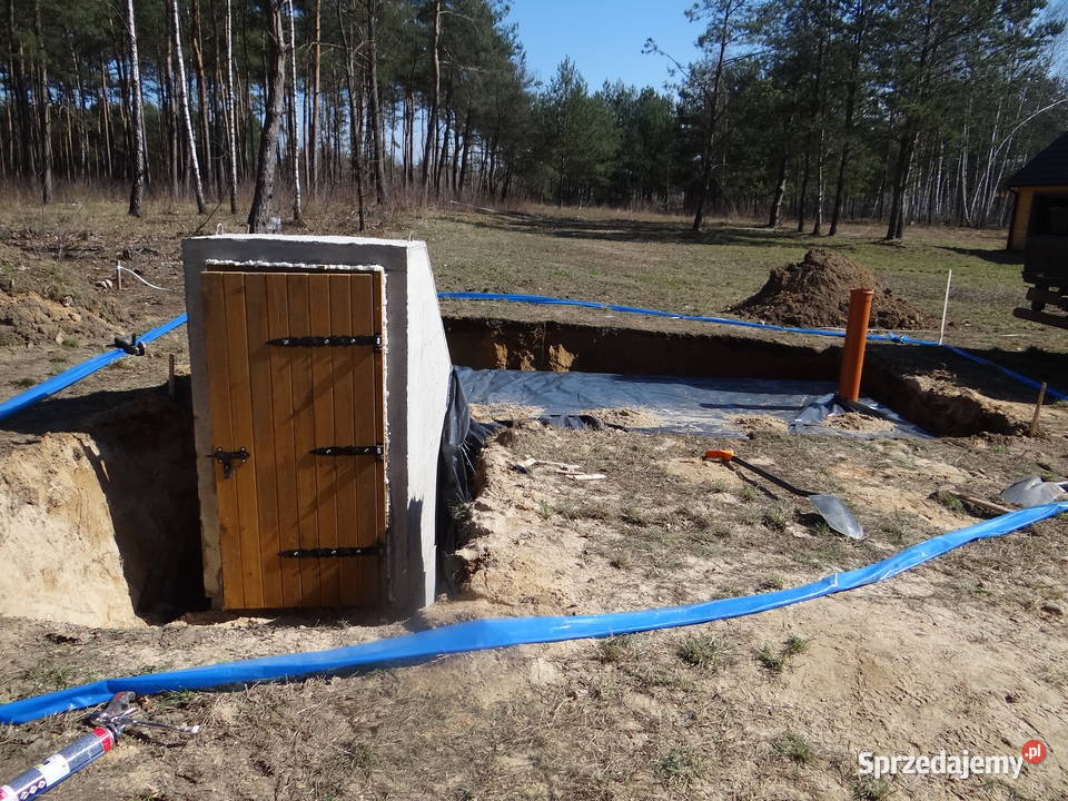 Piwnica ziemianka z płaskim dachem pod taras Wierzbica
