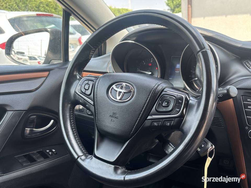 Toyota Avensis 2016r Gwarancja Polski Salon tempomat Paniówki