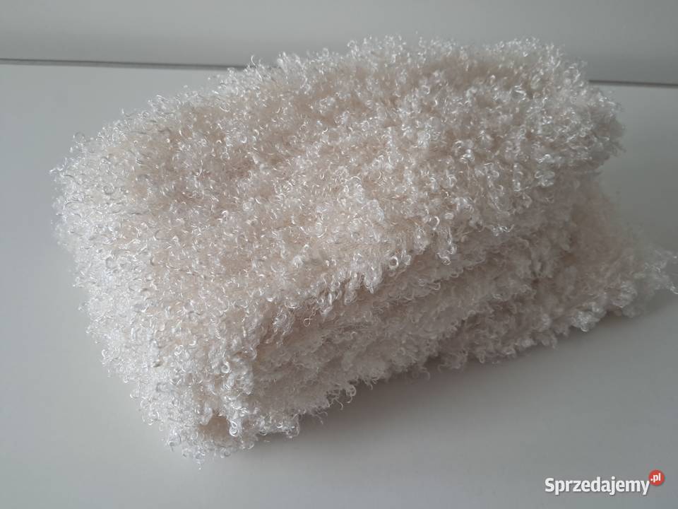 Szalikokomin biały z boucle do sprzedania Kraków