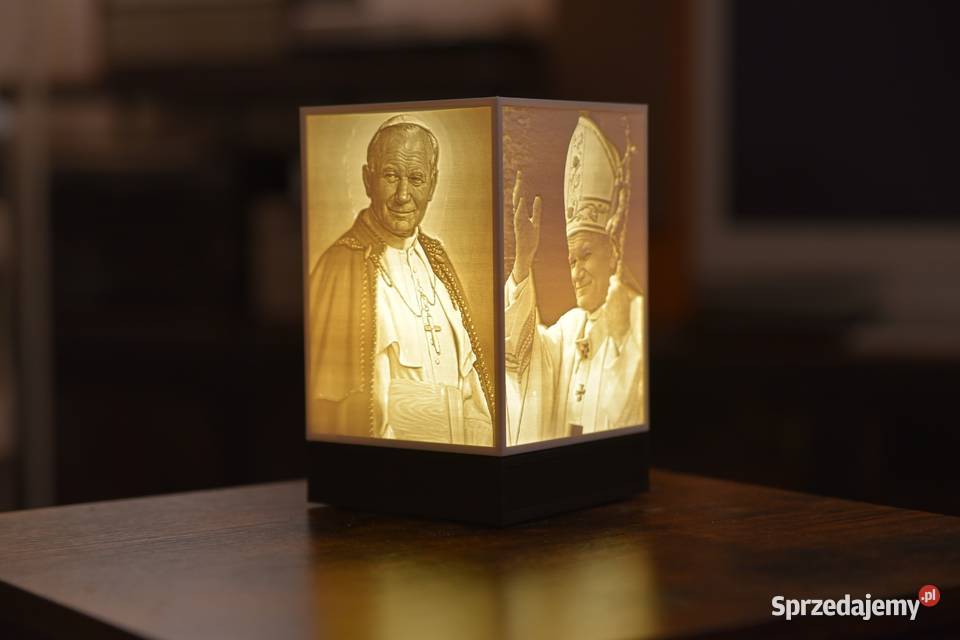 Lampka litofanowa z papieżem Janem Pawłem II Lampy stołowe i nocne Kępa Kiełpińska sprzedam