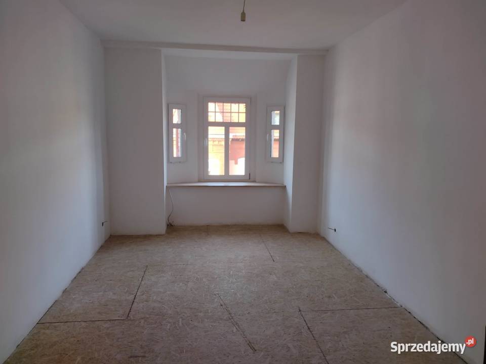 Sprzedam mieszkanie 100 m2 w centrum Jeleniej piwnica