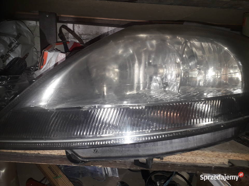 Lampa przednia lewa citroen c3 osobowe sprzedam