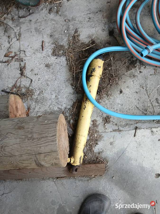 Siłownik widoczny na zdjeciu Tomaszów Mazowiecki