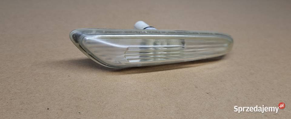 MIGACZ KIERUNKOWSKAZ W BŁOTNIK LEWY BMW E60 E61 Mielęcin