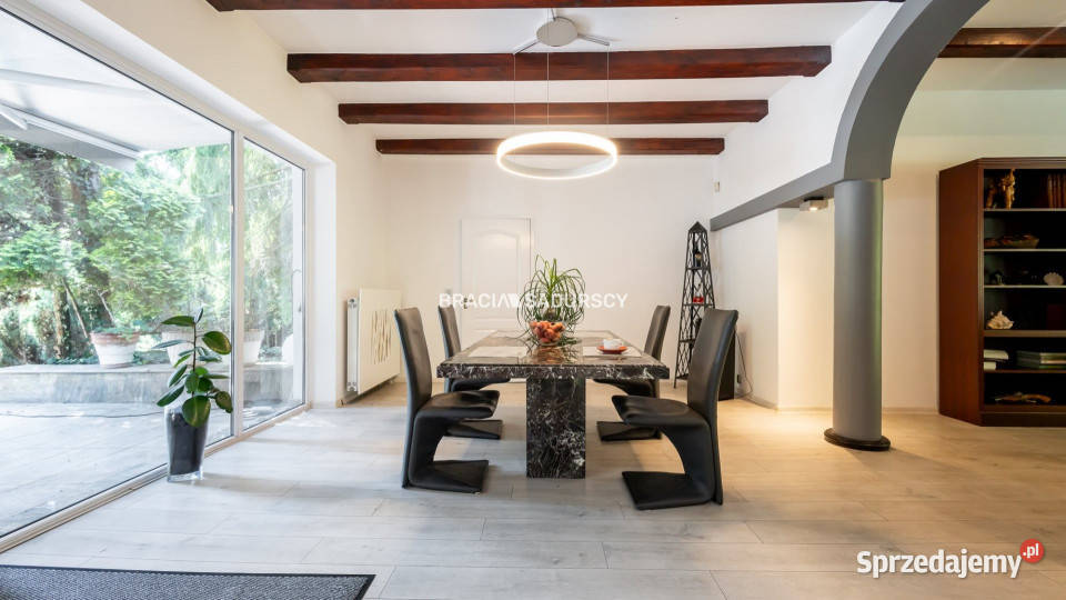 sprzedaży domu wolnostojącego 300m2 Kraków