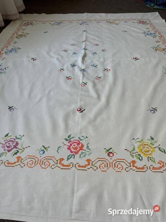 obrus ręcznie haftowany róże rękodzieło sprzedam