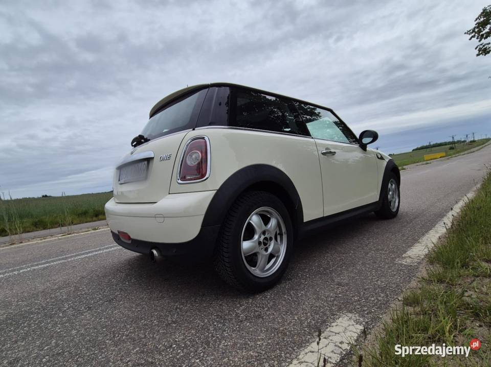 Mini Cooper ONE 2009 mały przebieg Rok produkcji 2009 Sokółka