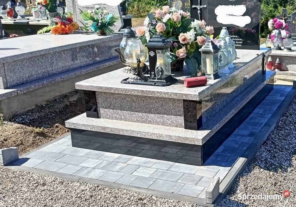 Kostka wokół nagrobków Lesko