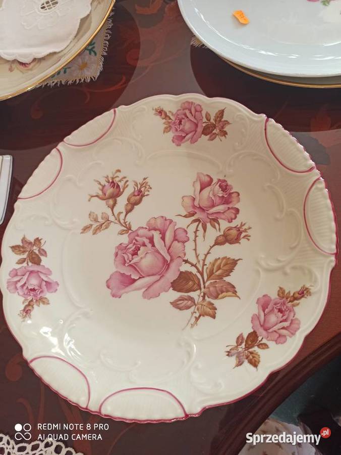 Patera z bordowymi różami Roschutzer
W kolorze Gdańsk