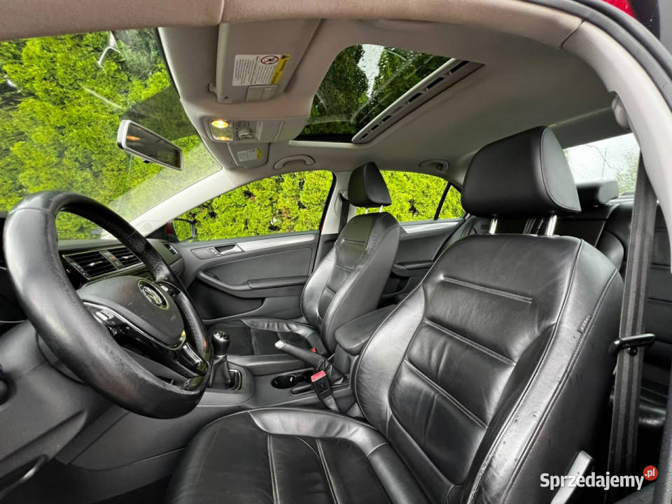 Volkswagen Jetta 20 TDI Szklany dachSkóraKamera światła do jazdy dziennej