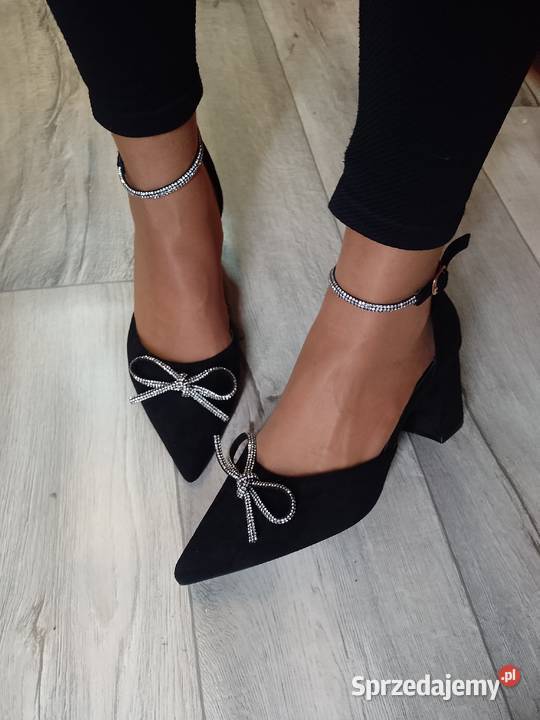 42 Czarne bogato zdobione czółenka wieczorowe z małopolskie Kraków