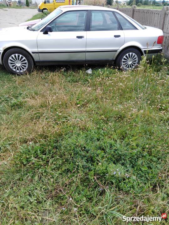 Audi jeździ skręca hamuje srebrny Niedarzyn