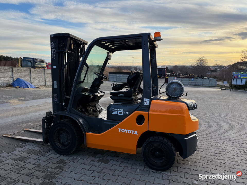wózek widłowy TOYOTA 8FGF30 LPG Triplex 470m Działoszyn