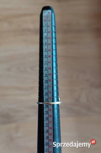 Złoty pierścionek z kamieniem szafirem model mazowieckie Warszawa