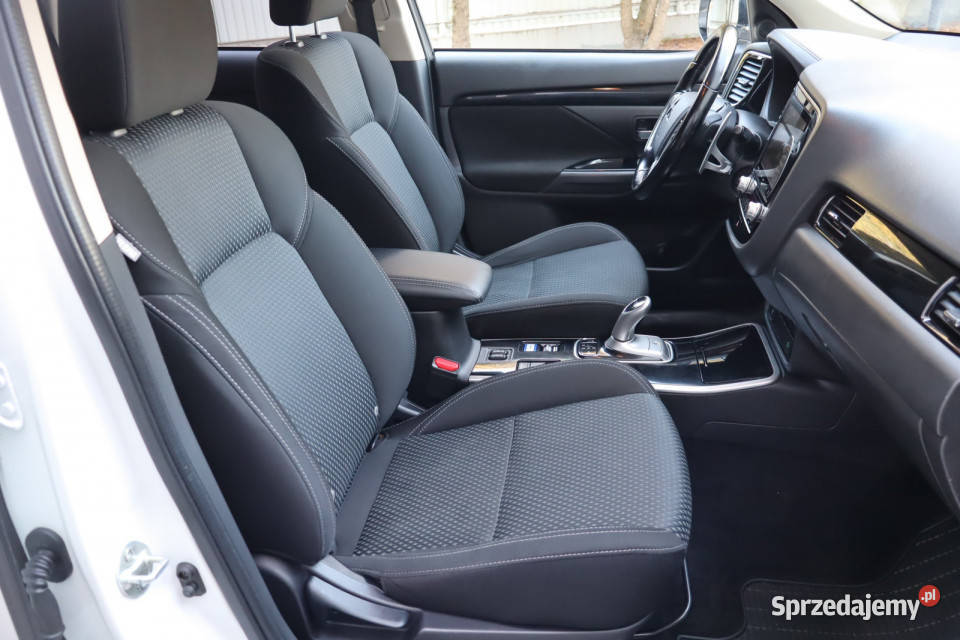 Mitsubishi Outlander 24 PHEV Rok produkcji 2021 Zabrze