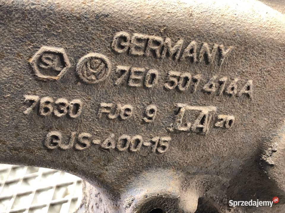 WAHACZ PIASTA PRAWY TYŁ VW TRANSPORTER T6 Bus podkarpackie