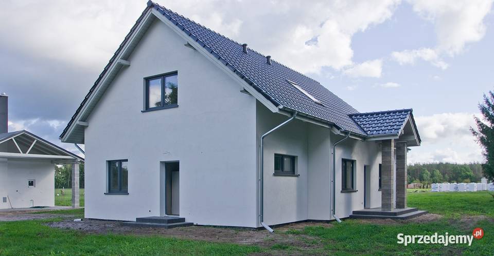 Dom wolnostojący położony w Komarowie niedaleko Komarowo